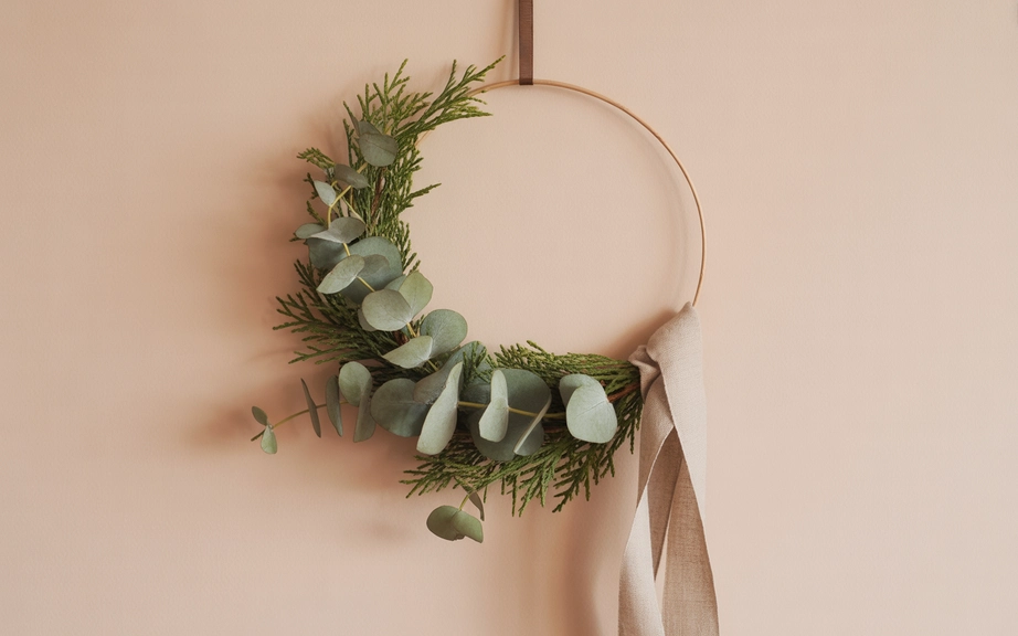 Minimalist Wreaths with Natural Texture